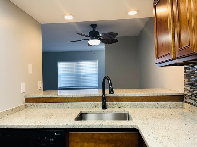 Photo - 3042 Sir Hamilton Cir Unit 6