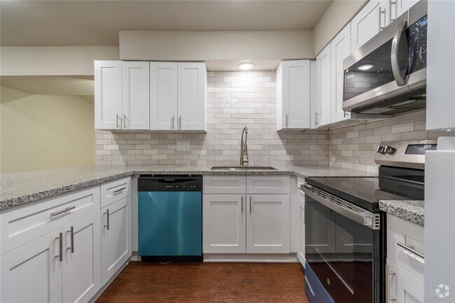Building Photo - 12046 Beechnut St Rental