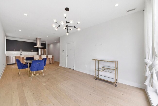 Photo - 2143 W Adams St