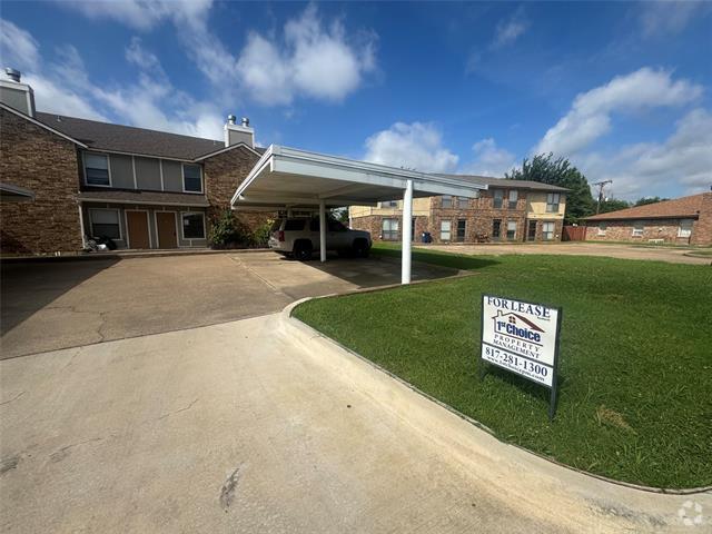 Building Photo - 726 Bluebonnet Dr Rental