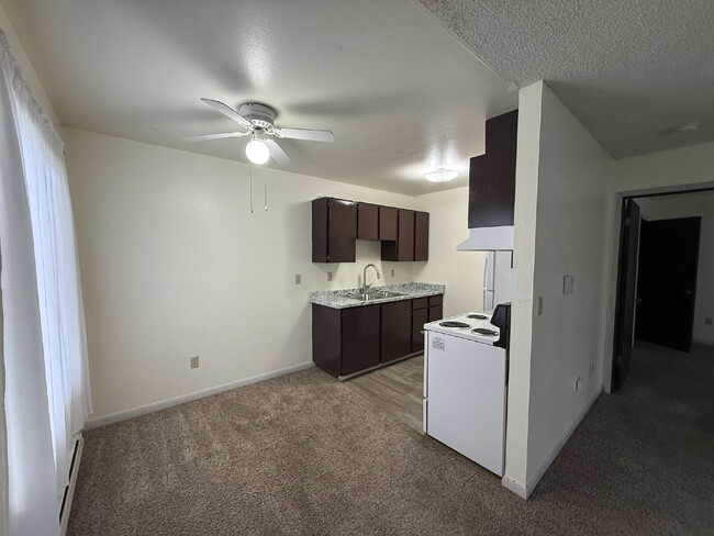 Building Photo - Charming 1 Bedroom Retreat in Kent- Cozy 520 sq ft Haven! Unit 28B