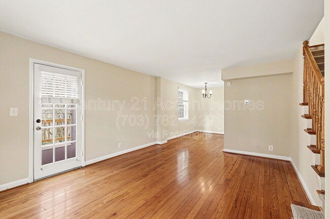 Photo - 3342 S Wakefield St Unidad B