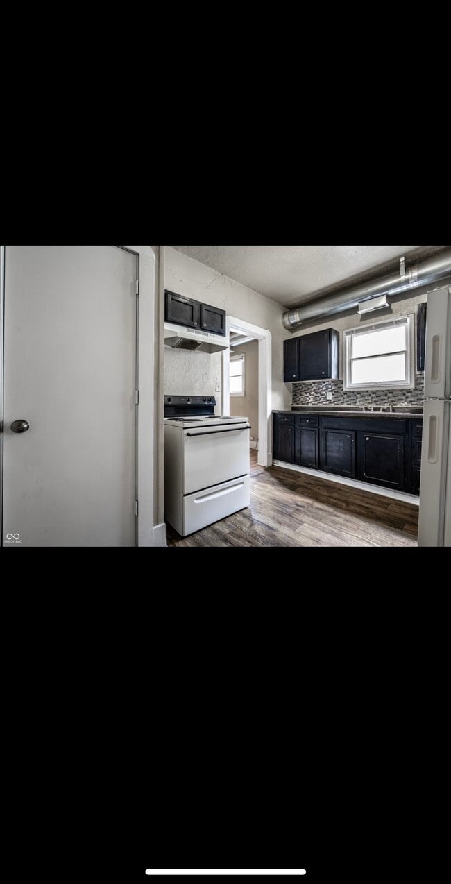 Photo - 2111 Lexington Ave