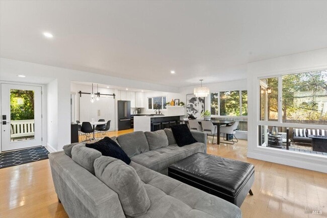 Photo - 1337 Creekside Ct