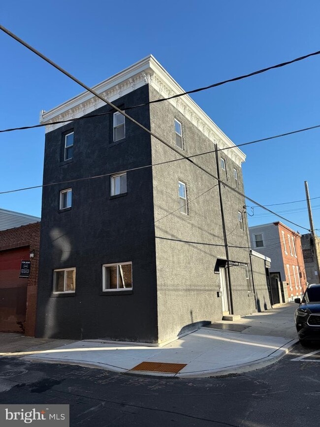 Building Photo - 2537 E Auburn St Unit 3