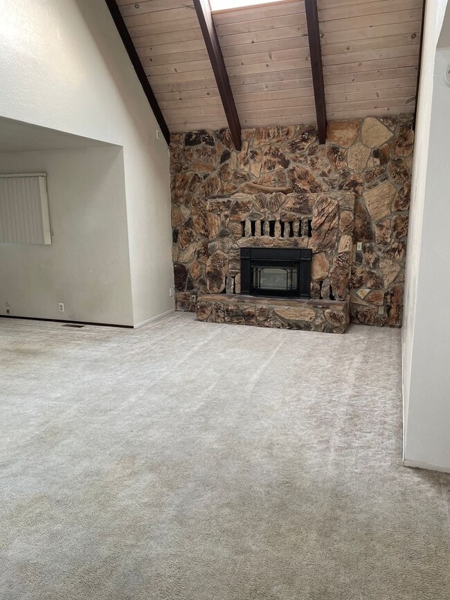 Building Photo - Al Tahoe - 4 bedroom 2 bath with garage av... Rental