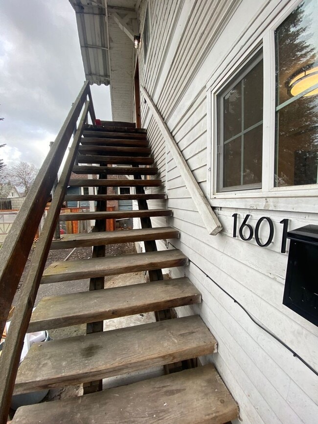 Building Photo - Illinois Duplex Unit 1601 E Illinois Ave