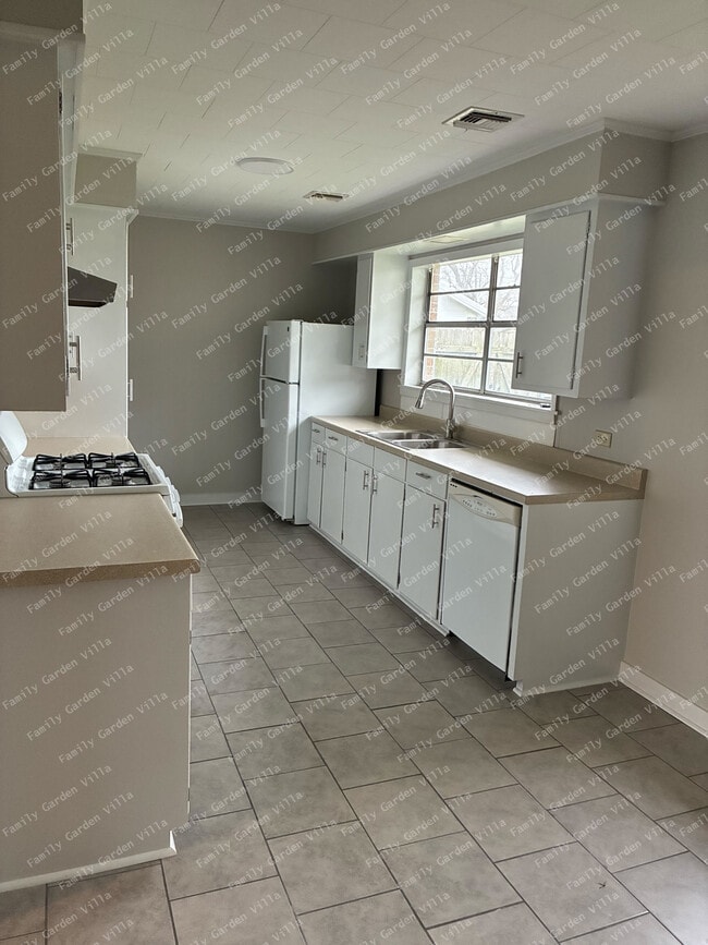 Photo - 1836 Ridgefield Ave