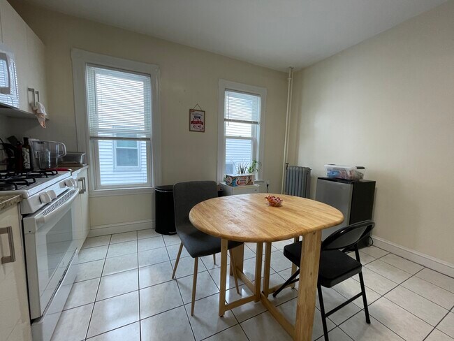 Photo - 63 Fairbanks St Unidad 2