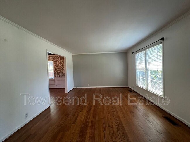 Photo - 2814 Mirror Lake Dr