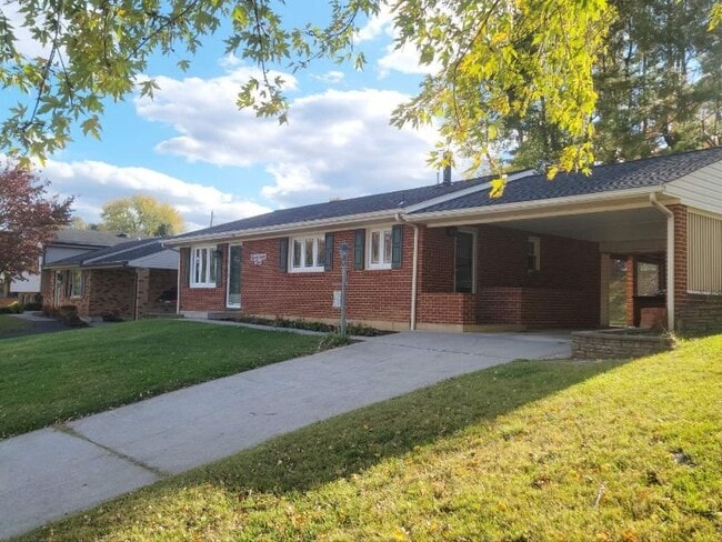 Building Photo - 3049 Parham Dr