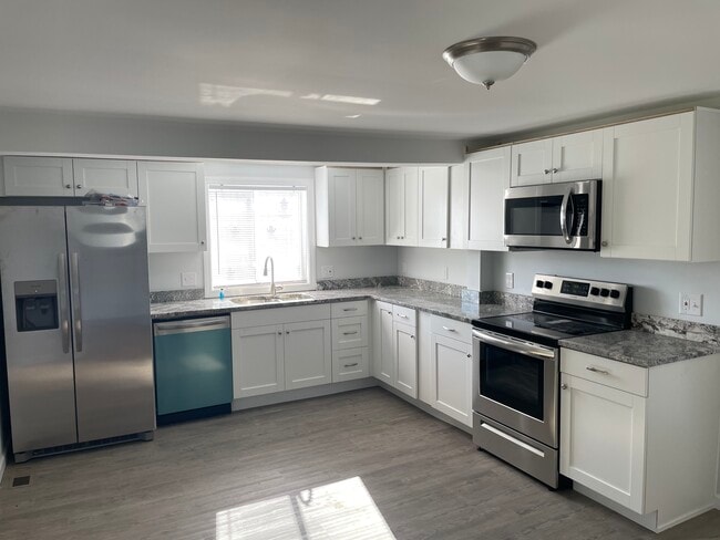 Photo - 105 New Britain Ave
