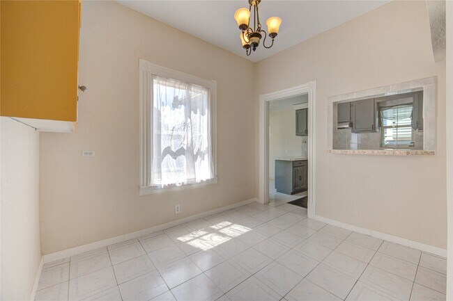 Photo - 1619 Avenue N