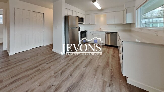 Photo - Blue Ridge - 28606 Pacific Highway S Feder...