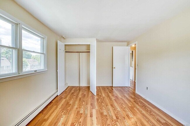 Photo - 25 Bogart St