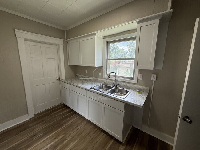 Photo - 257 Arch St