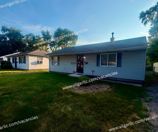 Building Photo - Very spacious • 3 Bedroom • 1 Bathroom Home.