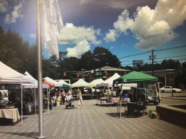 Photo - 1566 John St Unidad 1