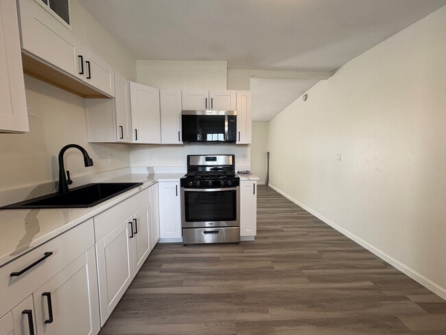 Photo - 211 E Lee St