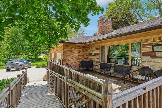 Photo - 836 Jacoby Rd