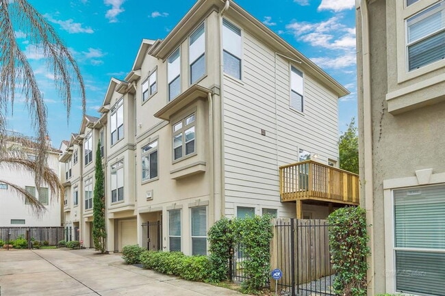 Building Photo - 126 Detering St