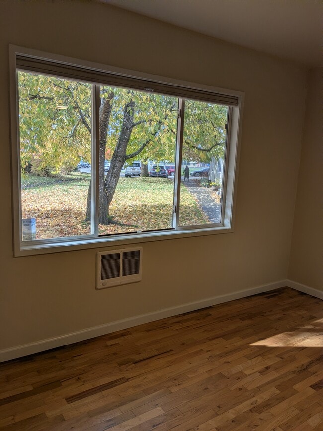 Living room view - 5220 SW Franklin Ave Unit Franklin 3