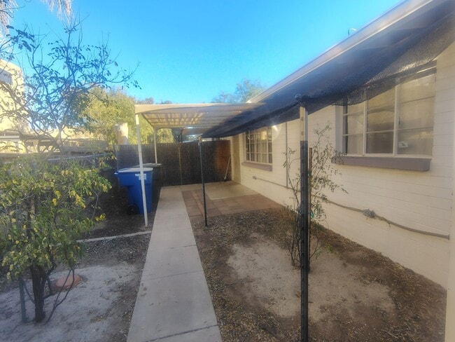 Building Photo - 3302-3308 E Glenn St Unit 3306