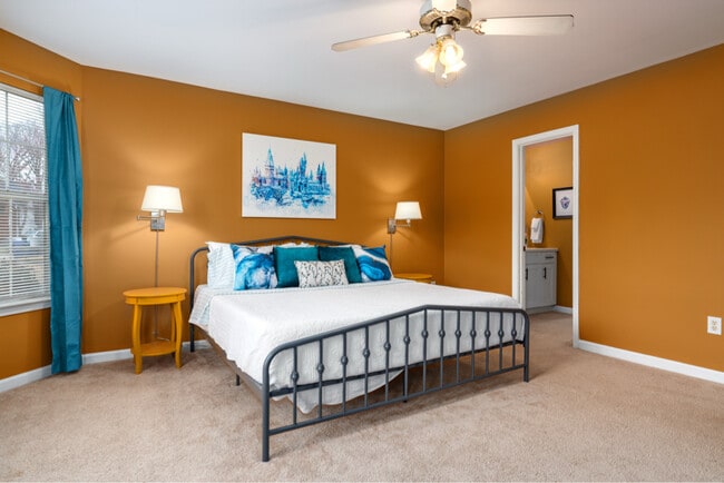 Photo - 201 Willow Creek S Cir