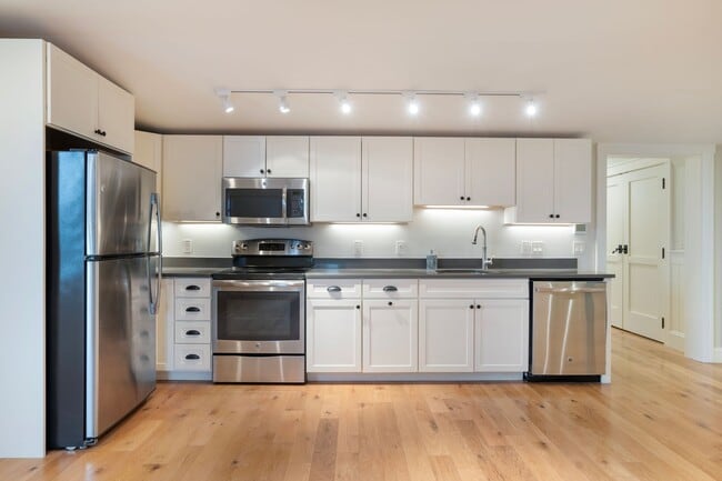 Photo - 2178 Post Rd Unit 300