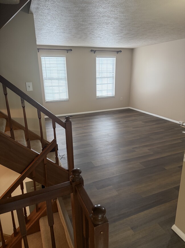 Living room - 304 Sonnybrook Ct