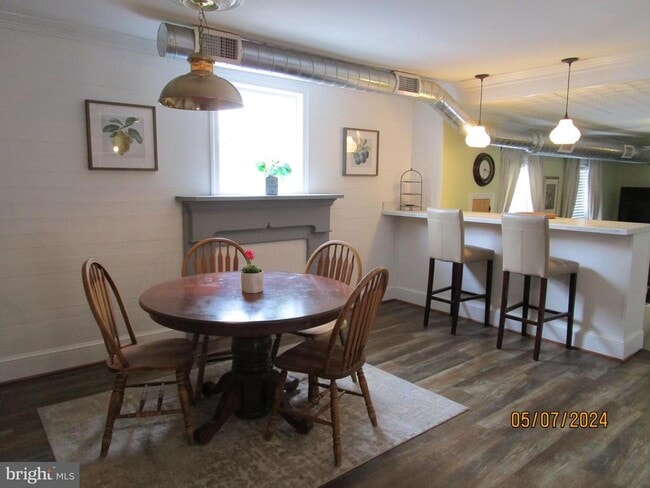 Photo - 148 E King St