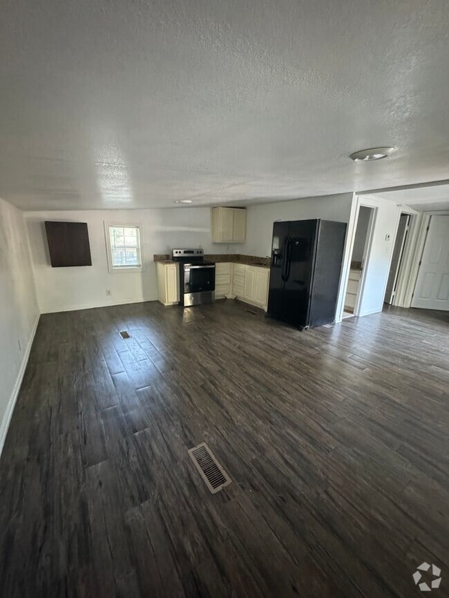 Building Photo - 2730 S Jennings Ave Rental