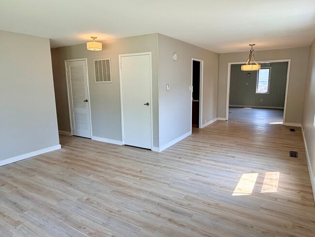 Photo - 300 North Park Dr
