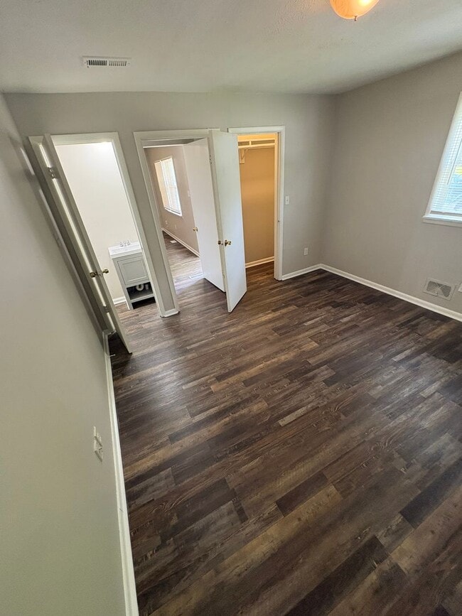 Photo - Newly Remodeled Westside 3 Bedroom Triplex  Near Lafayette Rd and Tibbs Avenue