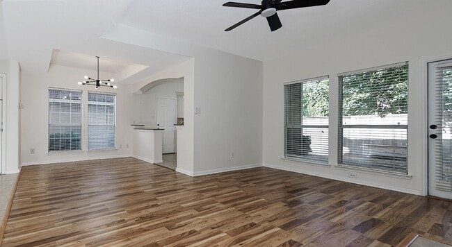 Photo - 35 S Avonlea Cir