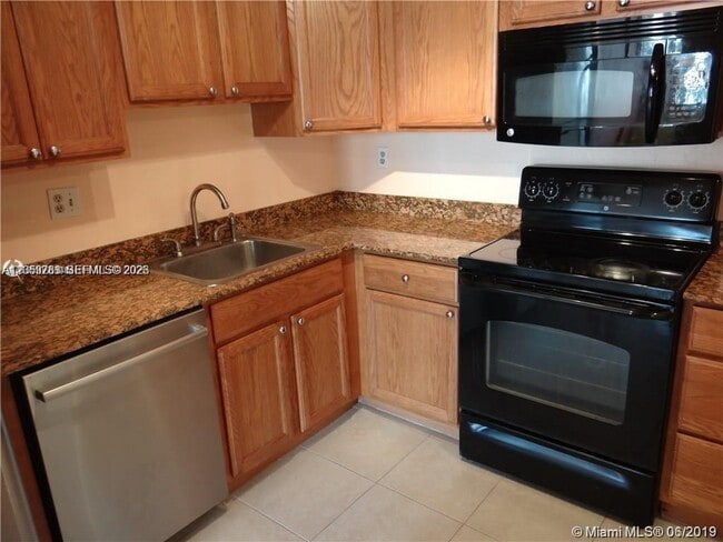 Photo - 2741 Taft St Unit 206