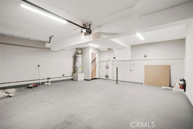 Building Photo - 5800 Owensmouth Ave