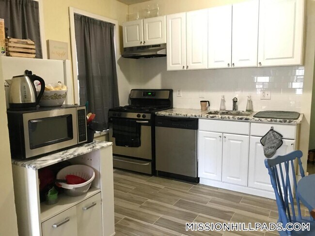 Photo - 832 Huntington Ave Unidad 3