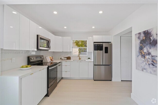 Building Photo - 813 SW 3rd Ct Rental