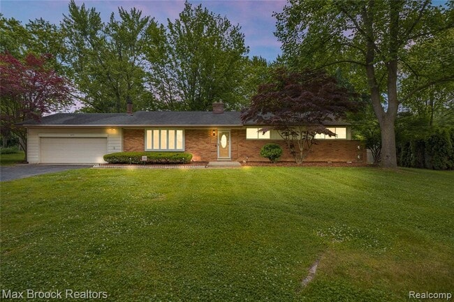 Photo - 6695 Lahser Rd