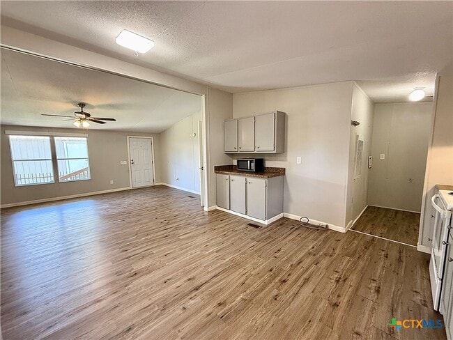 Photo - 319 E Zipp Rd