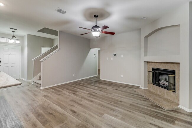 Photo - 728 Princeton Dr