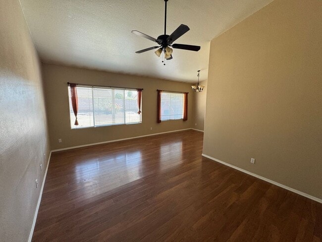 Photo - 671 E Kent Ave