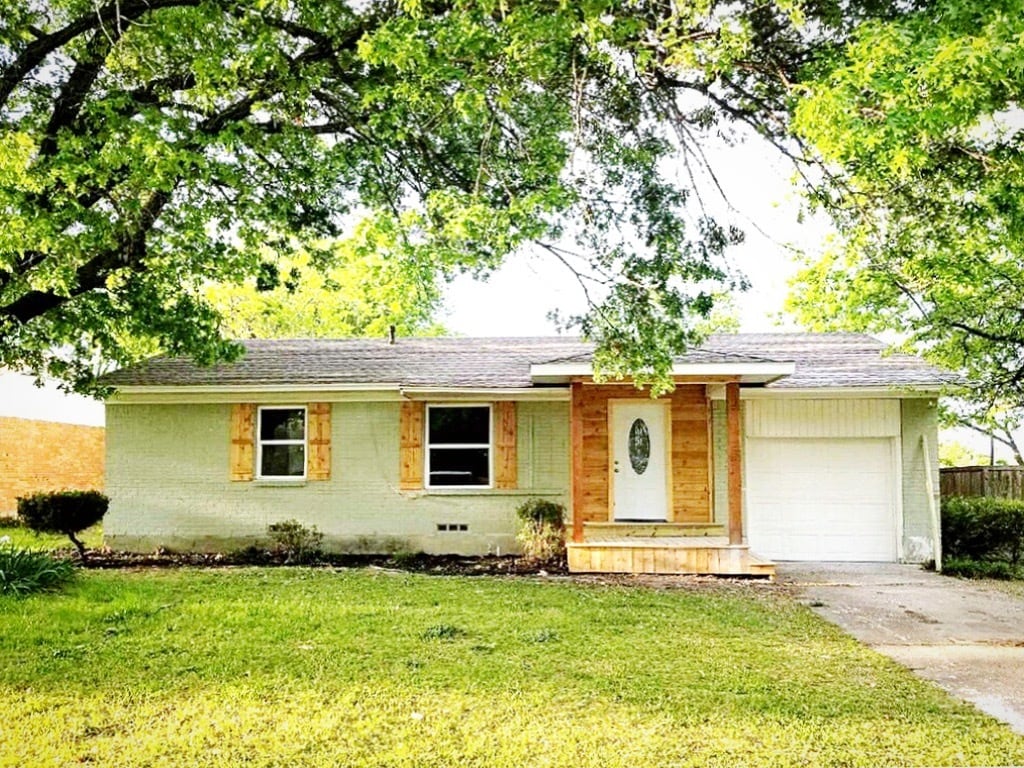 Photo - 443 Hanbee St
