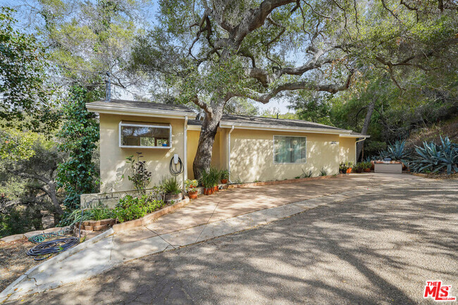 Building Photo - 21545 Dome Trail Rental