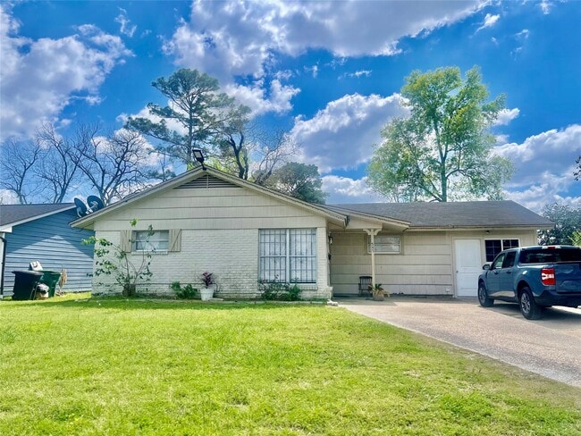 Photo - 547 W Obion Rd