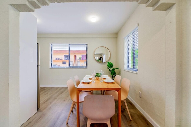 Building Photo - 700 SW 11th Ave Rental