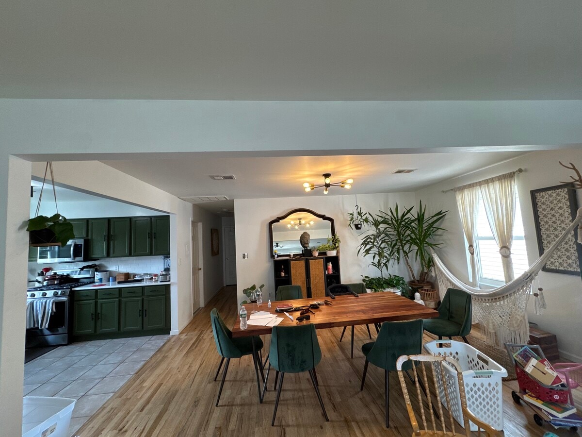 Photo - 200 Lt Glenn Zamorski Dr Unit Huge and beautiful house