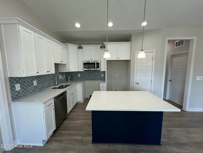 Photo - 403 Creeks Edge Dr
