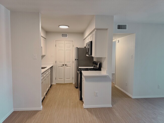 Kitchen - Centreport Landing Apartments